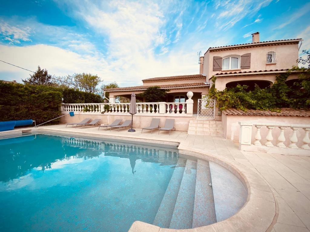 La Villa Des Ames Liees Draguignan Exterior photo