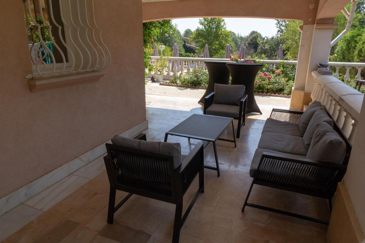 La Villa Des Ames Liees Draguignan Exterior photo