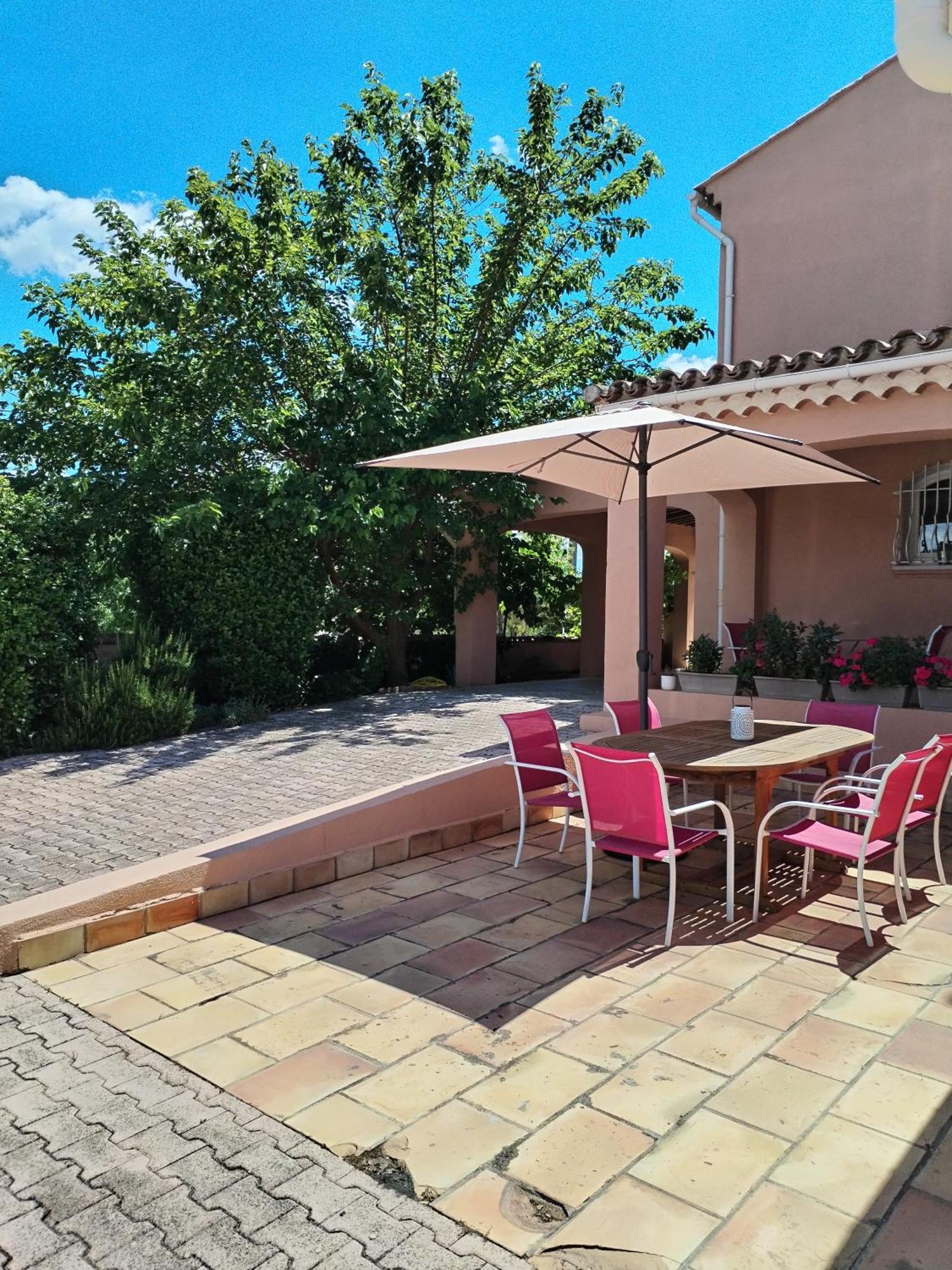 La Villa Des Ames Liees Draguignan Exterior photo